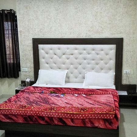 R.S Hotel & Restaurant Amritsar Extérieur photo