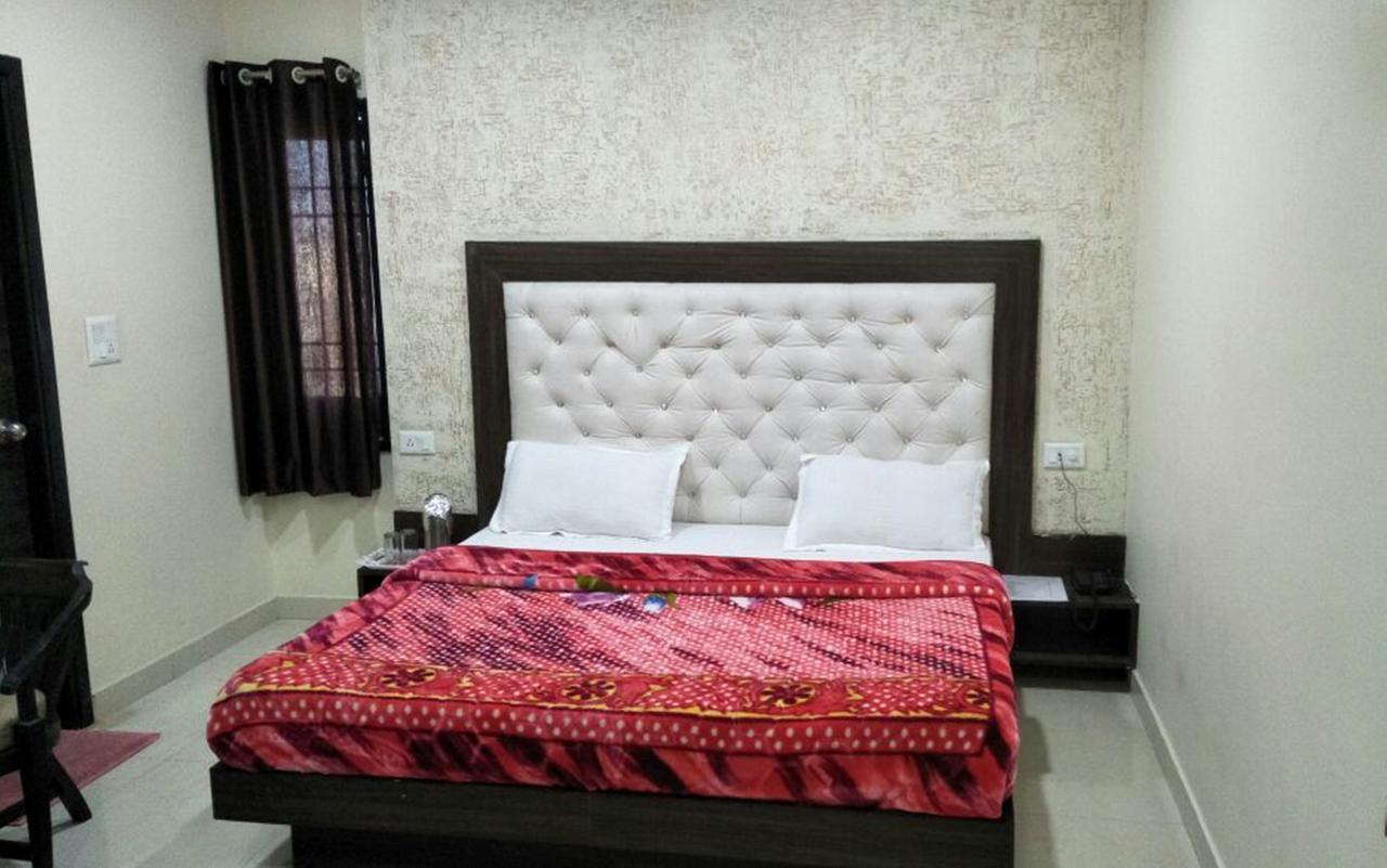 R.S Hotel & Restaurant Amritsar Extérieur photo