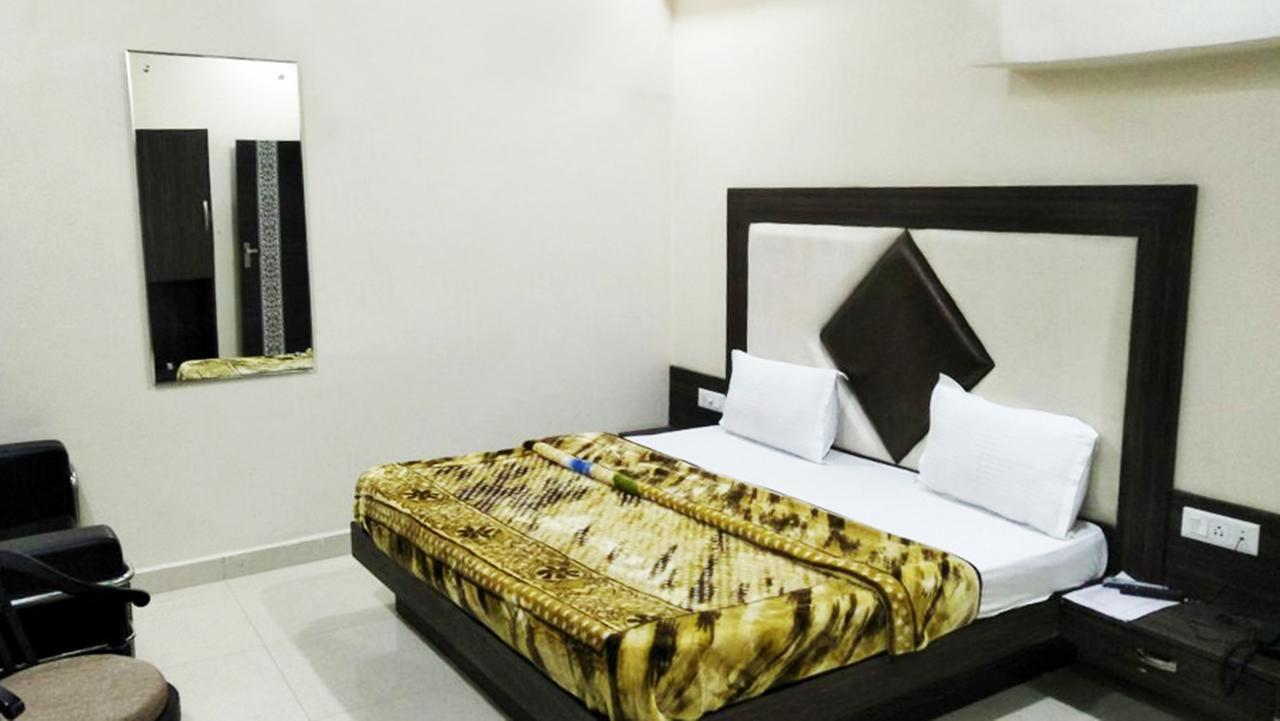 R.S Hotel & Restaurant Amritsar Extérieur photo