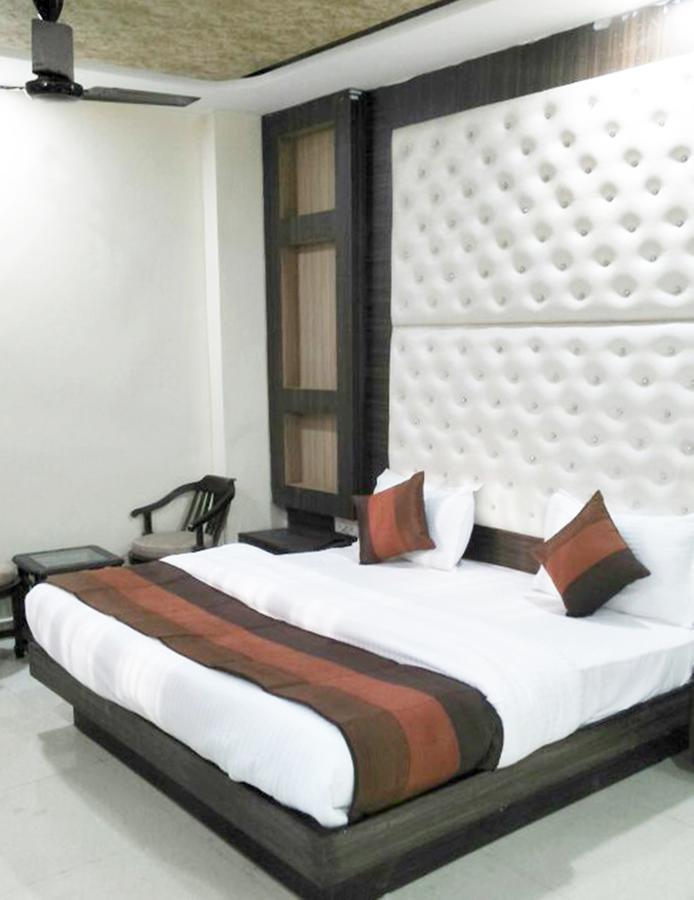 R.S Hotel & Restaurant Amritsar Extérieur photo